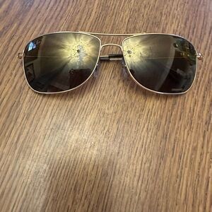 Rayban Aviator Sunglasses with Gold Frame and Brown Gradient Lenses
